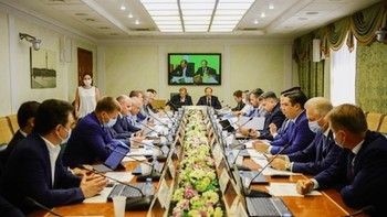 Денис Мантуров ответил на вопросы сенаторов