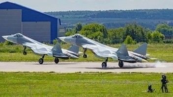Чемезов посетил производство Су-57 в Комсомольске-на-Амуре