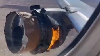 На самолёте  Boeing 777-222 разрушился  двигатель в полёте