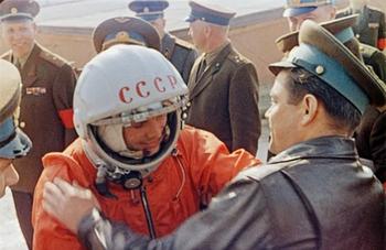 Первому космонавту Земли, Посвящается!
