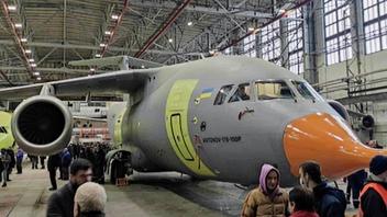 Первый серийный из трёх ВТС Ан-178 на выходе