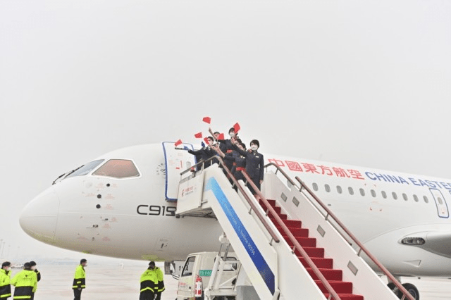 Поставлен 1-й серийный китайский пассажирский самолёт С919