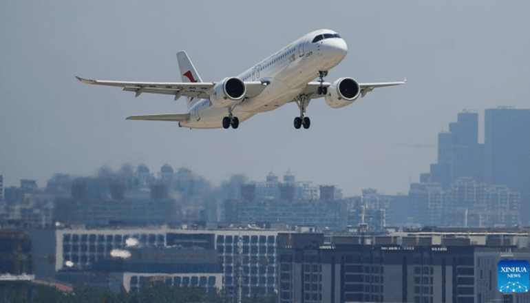 Первый пассажирский рейс нового китайского самолёта С919
