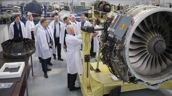 Комплекс для испытаний авиадвигателей в Омске: досрочно