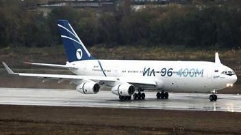 Опытный Ил-96-400М выполняет скоростные пробежки по ВПП