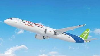 В Шанхае представили две новых версии самолёта C919