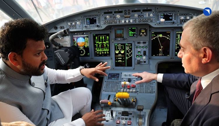 Кабина_SJ-100РУС В Хайдарабаде открылся авиасалон Wings India 2026