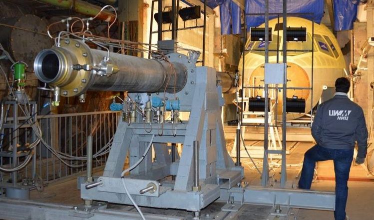 Испытания самолётов на земле на птицестойкость в полёте