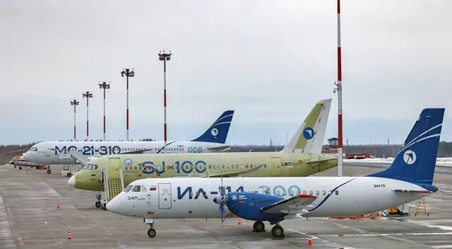 В аэропорту «Талаги» (Архангельск) сразу три типа новых лайнера: Ил‑114‑300, «Суперджет 100» (SJ‑100) и МС‑21‑310 Три модели новых лайнеров испытывают на одном аэродроме