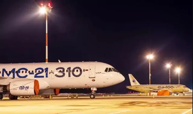 Прилёт VC-21-310 и SJ-100 на испытания в Архангельск Три модели новых лайнеров испытывают на одном аэродроме