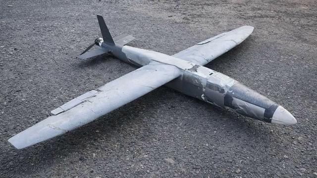 Его характерная конструкция: прямое неподвижное крыло, сигарообразный фюзеляж и толкающий винт в хвостовой части. Главный конструктор ЦКБР Дмитрий Кузякин-IPO на крови
