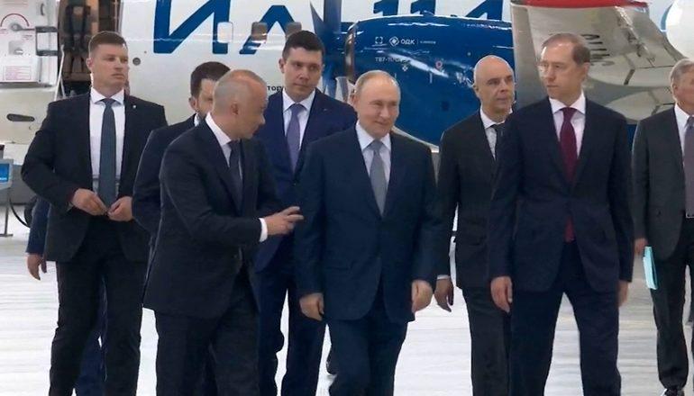 Владимир Путин с рабочим визитом в ЛИИ имени М.М. Громова