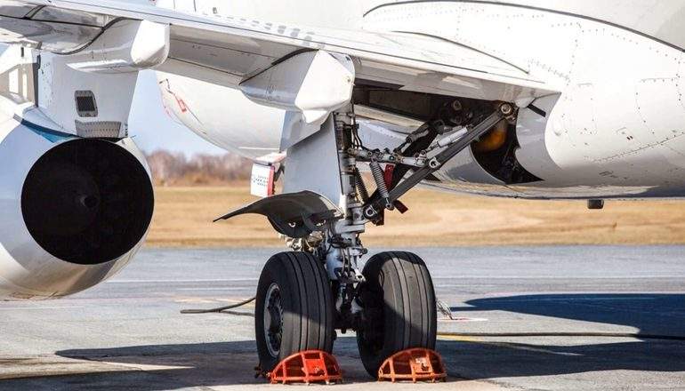 Безопасное разрушение шасси SJ 100 и МС-21 при аварийной посадке, выкатывании за ВПП